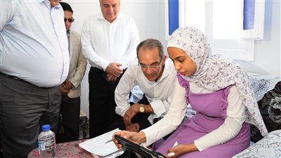 وزير الاتصالات: توصيل إنترنت فائق السرعة بمنازل 