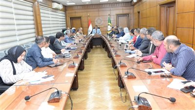 استعراض ومناقشة الإجراءات التنفيذية لإنشاء مركز السيطرة للشبكة الوطنية للطوارئ بمحافظة الدقهلية