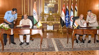 وزير الدفاع والإنتاج الحربى يلتقى نظيره الهندى