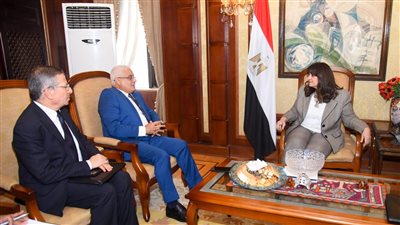 وزيرة الهجرة تلتقي رئيس هيئة التأمين الاجتماعي لبحث سبل تعزيز التعاون المشترك