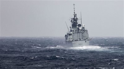 سفن حربية أمريكية وكندية تعبر مضيق تايوان