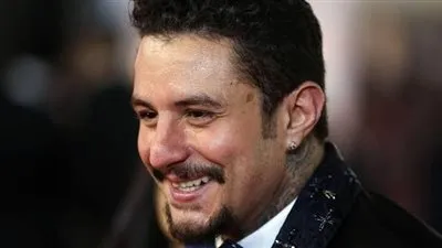 أحمد الفيشاوي يغازل جمهوره في أحدث ظهور له من البحر 