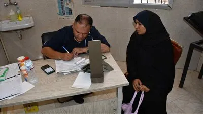 إقبال كبير من أهالي سفاجا على قافلة جامعة المنصورة (صور) 