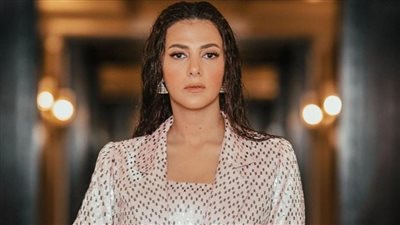 دنيا سمير غانم تطرح أفيش 'انستونا'