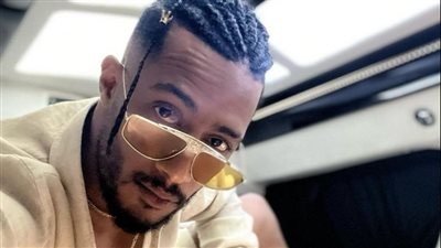 ما تضربنيش يا عم.. فيديو صادم لمحمد رمضان مع شاب سكندري