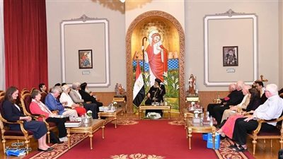 البابا تواضروس يستقبل مجموعة من السائحين الألمان