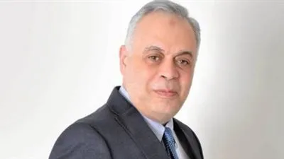 أشرف زكي وفتوح أحمد أبرز الحاضرين في جنازة الراحل هشام سليم (صور)