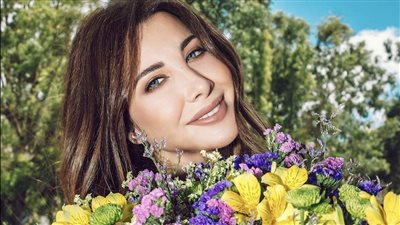 وسط الورود.. نانسي عجرم تبهر جمهورها بأحدث ظهور لها