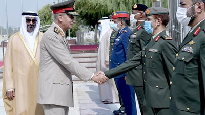 وزير الدفاع يعود إلى أرض الوطن عقب انتهاء زيارته الرسمية إلى الإمارات