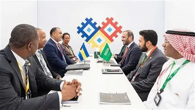 محافظُ هيئة الاتصالات يعقدُ لقاءاتٍ ثنائيةً لبحث تنمية الاقتصاد الرقمي