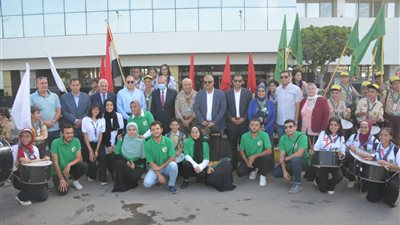 محافظ القليوبية يستقبل كرفان وزارة الشباب للتوعية البيئية 