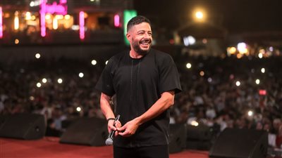 بالصور..حماقي يختتم حفلاته لخريجي الإسكندرية بأضخم حضور جماهيري وأجواء لايف عالمية