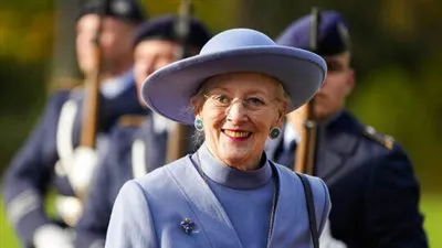 ملكة الدنمارك تجرد أربعة من أحفادها من ألقابهم الملكية