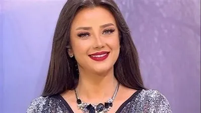 روح بلغ عنها.. رضوى الشربيني ترد على أحد متابعيها 