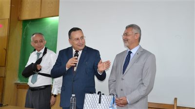 رئيس جامعة الإسكندرية يتفقد مجمعي العلوم الإنسانية والطبية