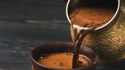 تناول القهوة مفيد أم مُضر؟.. استشاري أمراض قلب يجيب (فيديو)