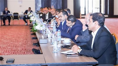 وزير السياحة ومحافظ البحر الأحمر يعقدان اجتماعًا مع مستثمرى القطاع