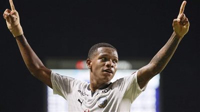 قبل غلق الميركاتو الصيفي.. أخر تطورات مفاوضات الأهلي لضم مارسينيو