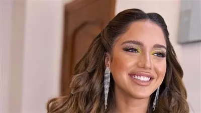 بمكياج جرئ.. رنا رئيس تستعرض جمالها في أحدث ظهور لها