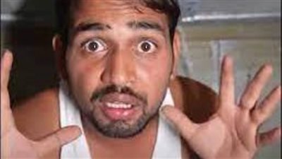 على عمق مترين.. شاب هندي يدفن نفسه حيًا تقربًا للآلهة