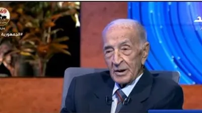 شيخ الإذاعيين: 