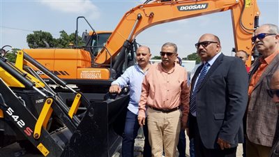 رئيس مياه القناة وسكرتير الإسماعيلية يتفقدان اصطفاف سيارات التعامل السريع مع الشتاء