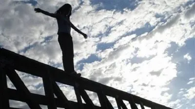 شاب يشرع في الانتحار بإلقاء نفسه في نهر النيل بالجيزة 