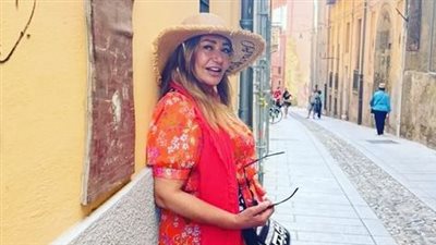 من سردينيا بإيطاليا.. ليلى علوي تخطف الأنظار بإطلالة شبابية
