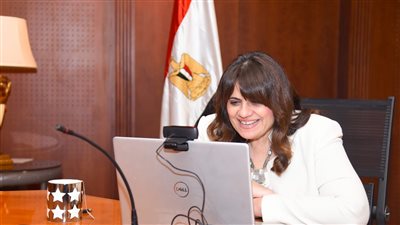 أبرزها إعفاء سيارات المصريين بالخارج من الضرائب.. حصاد وزارة الهجرة خلال أسبوع