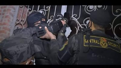 أمن أسوان يقتحم وكر لبيع المخدرات بقرية توشكى بنصر النوبة