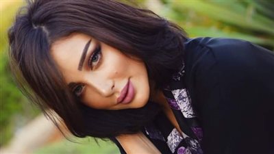 بسمة بوسيل تنشر صورًا لها مع زوجها تامر حسني في مرحلة الطفولة 