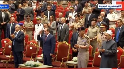 شاهد.. السيسي يعتذر لعدد من أبطال حرب أكتوبر