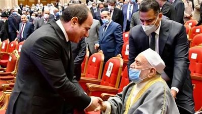 من هو أحمد عمر هاشم بعد تكريمه من الرئيس السيسي؟