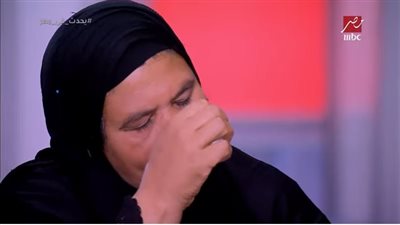 شاهد.. انهيار سيدة الكرنك على الهواء واجتماعها بوالدتها بعد 45 سنة غياب 