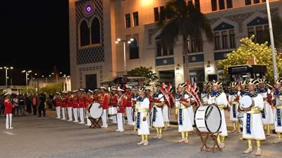 الموسيقات العسكرية تقدم عددا من العروض بالميادين الرئيسية احتفالا بنصر أكتوبر