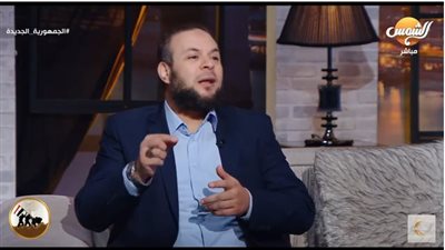 داعية يكشف حكم التهادي بعروسة المولد احتفالًا بميلاد النبي (فيديو)