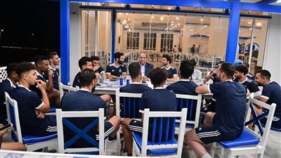 محمد مصيلحى رئيس نادى الاتحاد السكندرى يقيم مأدبة عشاء للفريق الأول لكرة القدم