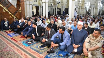 محافظ قنا يشهد الاحتفال بالمولد النبوي بمسجد 