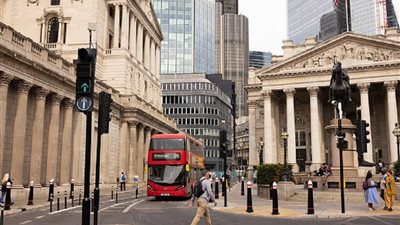 خبير استراتيجي: 15% انخفاض سعر الجنيه الإسترليني أمام الدولار