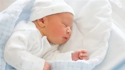 تفريغ الكاميرات لكشف غموض العثور على رضيع ملقى بجوار مسجد فى المعصرة 