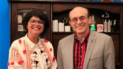 جلسة عمل تجمع النجم محمد صبحي ومصممة أزياء 