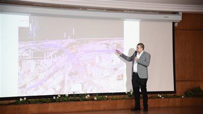 محافظ بورسعيد يستعرض مقترح إنشاء كوبرى جديد من طريق المعاهدة حتى منفذ النصر