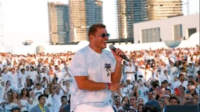 في عيد ميلاده الـ61.. تعرف على اسم عمرو دياب الحقيقي وبدايته الفنية 