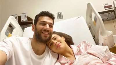 شاهد الصورة الأولى ل مراد يلدريم وزوجته إيمان الباني مع طفلتهما الأولى 