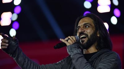 بهاء سلطان يشكر شباب الجامعة الألمانية على الحفلة الرائعة