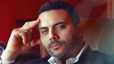 أحمد فريد يطلب الدعاء لوالده بعد تعرضه لوعكة صحية