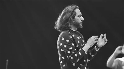 بهاء سلطان يشارك جمهوره بصور حفل بورتو المنيا عبر 