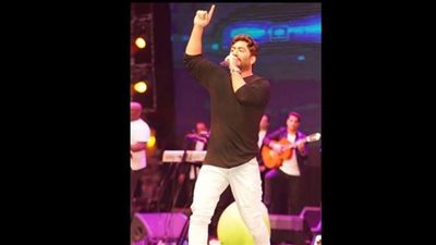 تامر حسني يتألق بحفل زيد بارك (صور)