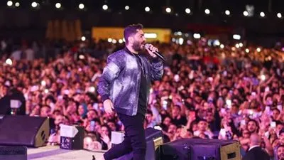 رئيس تحرير موقع 'الفجر' ينتقد مبالغة تامر حسني وتزييف الأرقام: ‘أوسكار أغبى شركة’