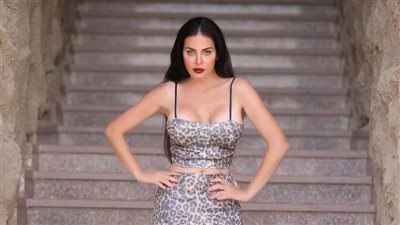 بإطلالة غريبة... دومينيك حوراني في أحدث ظهور لها